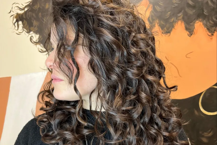 Rizo definido de perfil