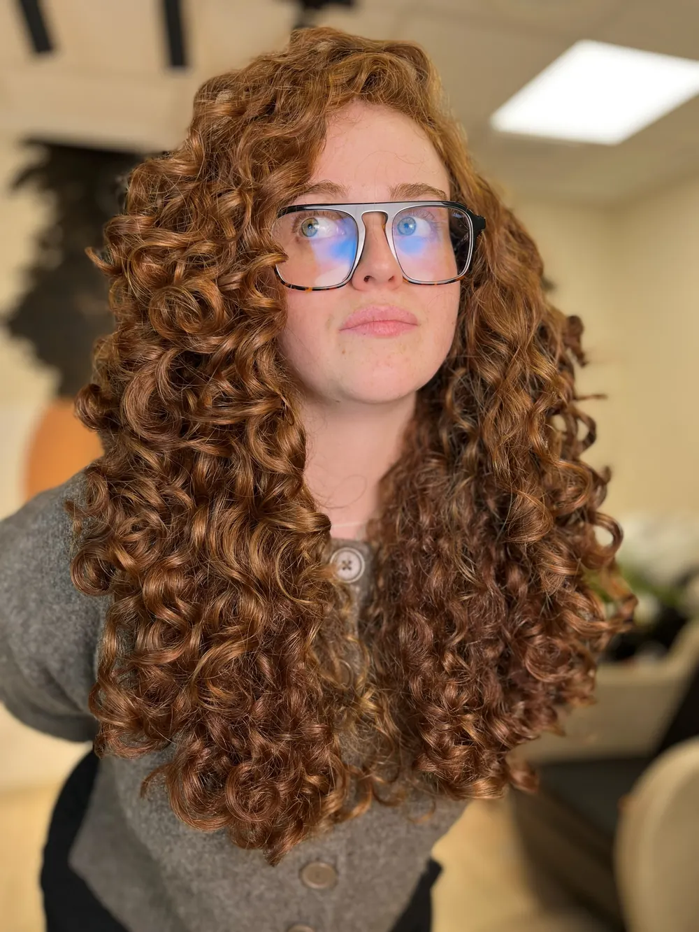 Rizos definidos tras un corte en el salón